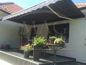 Za dobijanje kvalitetnog hlada tende sprečavaju ulazak topline u vaš prostor. Izrađuju se od duplo inpregniranog platna, Italijanske firme Para.