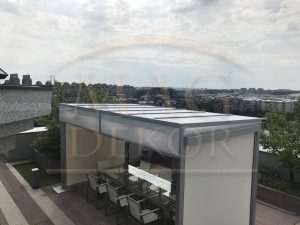 Za dobijanje kvalitetnog hlada tende sprečavaju ulazak topline u vaš prostor. Izrađuju se od duplo inpregniranog platna, Italijanske firme Para.