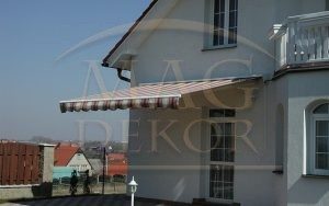 Za dobijanje kvalitetnog hlada tende sprečavaju ulazak topline u vaš prostor. Izrađuju se od duplo inpregniranog platna, Italijanske firme Para.
