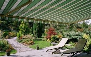 Za dobijanje kvalitetnog hlada tende sprečavaju ulazak topline u vaš prostor. Izrađuju se od duplo inpregniranog platna, Italijanske firme Para.