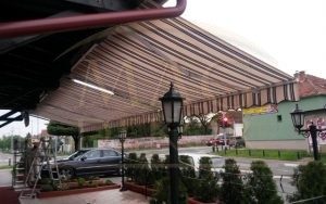 Za dobijanje kvalitetnog hlada tende sprečavaju ulazak topline u vaš prostor. Izrađuju se od duplo inpregniranog platna, Italijanske firme Para.