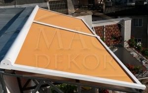 Za dobijanje kvalitetnog hlada tende sprečavaju ulazak topline u vaš prostor. Izrađuju se od duplo inpregniranog platna, Italijanske firme Para.
