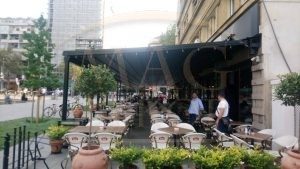 Pergola Vam omogućava da maksimalno uživate u sezoni u kojoj se nalazite, odličan je zaštitnik u svim vremenskim prilikama i veoma je otporna na sve atmosferske promene. U jednom proizvodu dobijate zaštitu od kiše i snega a pri tome uvek možete otvoriti PERGOLU i uživati pod otvorenim nebom.