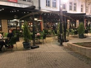 Pergola Vam omogućava da maksimalno uživate u sezoni u kojoj se nalazite, odličan je zaštitnik u svim vremenskim prilikama i veoma je otporna na sve atmosferske promene. U jednom proizvodu dobijate zaštitu od kiše i snega a pri tome uvek možete otvoriti PERGOLU i uživati pod otvorenim nebom.