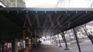 Pergola Vam omogućava da maksimalno uživate u sezoni u kojoj se nalazite, odličan je zaštitnik u svim vremenskim prilikama i veoma je otporna na sve atmosferske promene. U jednom proizvodu dobijate zaštitu od kiše i snega a pri tome uvek možete otvoriti PERGOLU i uživati pod otvorenim nebom.