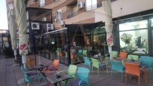 Pergola Vam omogućava da maksimalno uživate u sezoni u kojoj se nalazite, odličan je zaštitnik u svim vremenskim prilikama i veoma je otporna na sve atmosferske promene. U jednom proizvodu dobijate zaštitu od kiše i snega a pri tome uvek možete otvoriti PERGOLU i uživati pod otvorenim nebom.