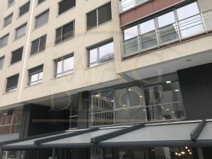 Pergola Vam omogućava da maksimalno uživate u sezoni u kojoj se nalazite, odličan je zaštitnik u svim vremenskim prilikama i veoma je otporna na sve atmosferske promene. U jednom proizvodu dobijate zaštitu od kiše i snega a pri tome uvek možete otvoriti PERGOLU i uživati pod otvorenim nebom.